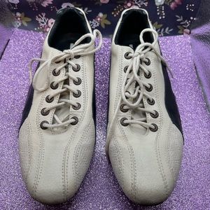 Puma Ferrari, sz 7 1/2,, cream n black colored